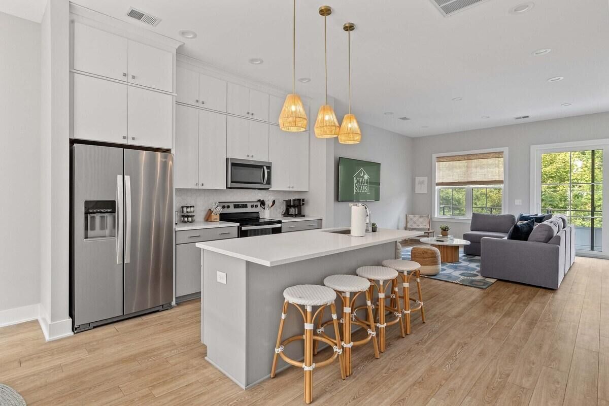 House, Multiple Beds (Sincerely Shem II- 7 min to Beach and) | Private kitchen