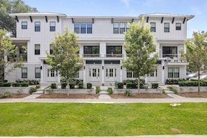A modern two-story building with a symmetrical facade, large windows, and a central entrance. - Sincerely Shem II- 7 min to Beach and Dtwn CHS (Mount Pleasant)