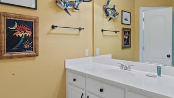 House, Multiple Beds (Boview Hall- Pool, Hot Tub-15 mins to) | Interior