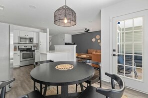 House, Berbilang Katil (Boho Ferry- Mins from Credit One- Pet) | Tempat makan