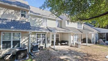 House, Multiple Beds (Boho Ferry- Mins from Credit One- Pet) | Exterior