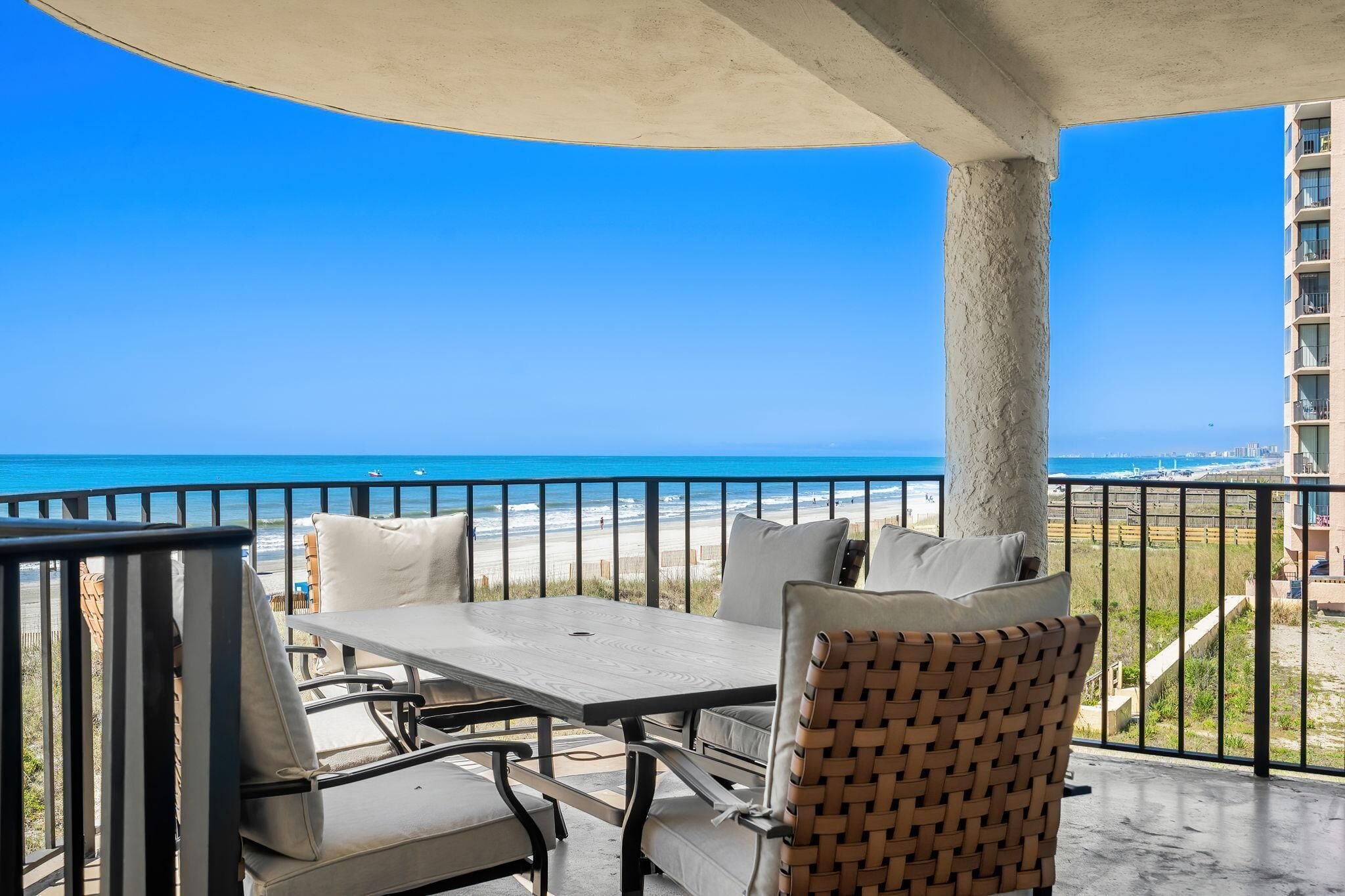 Condo, Plusieurs lits (Beachfront Breeze @ Sea Castle North ) | Restauration en plein air