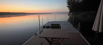 Waterfront Relaxation & Adventure - Albert