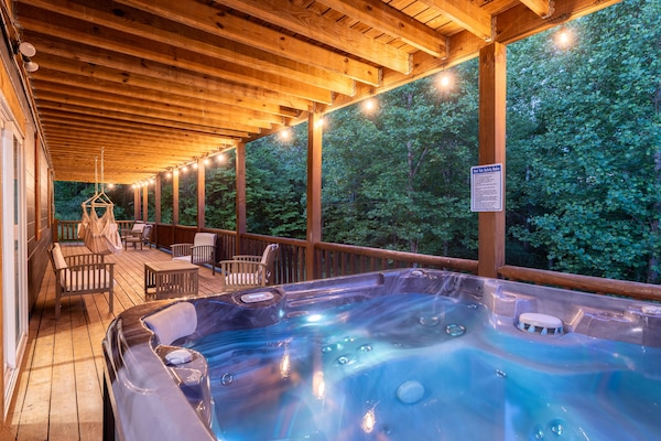 Hot Tub / whirlpool bath (Outdoor)