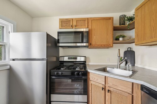 The Wapsi Snug • Cozy Retreat • Sleeps 6