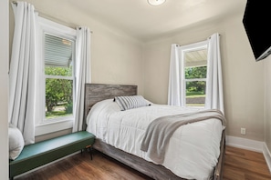 Room - The Wapsi Snug - Cozy Retreat Near the Wapsi (Central City)