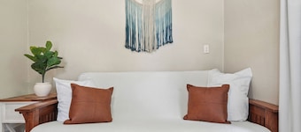 The Wapsi Snug • Cozy Retreat • Sleeps 6