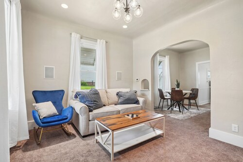 The Wapsi Snug • Cozy Retreat • Sleeps 6