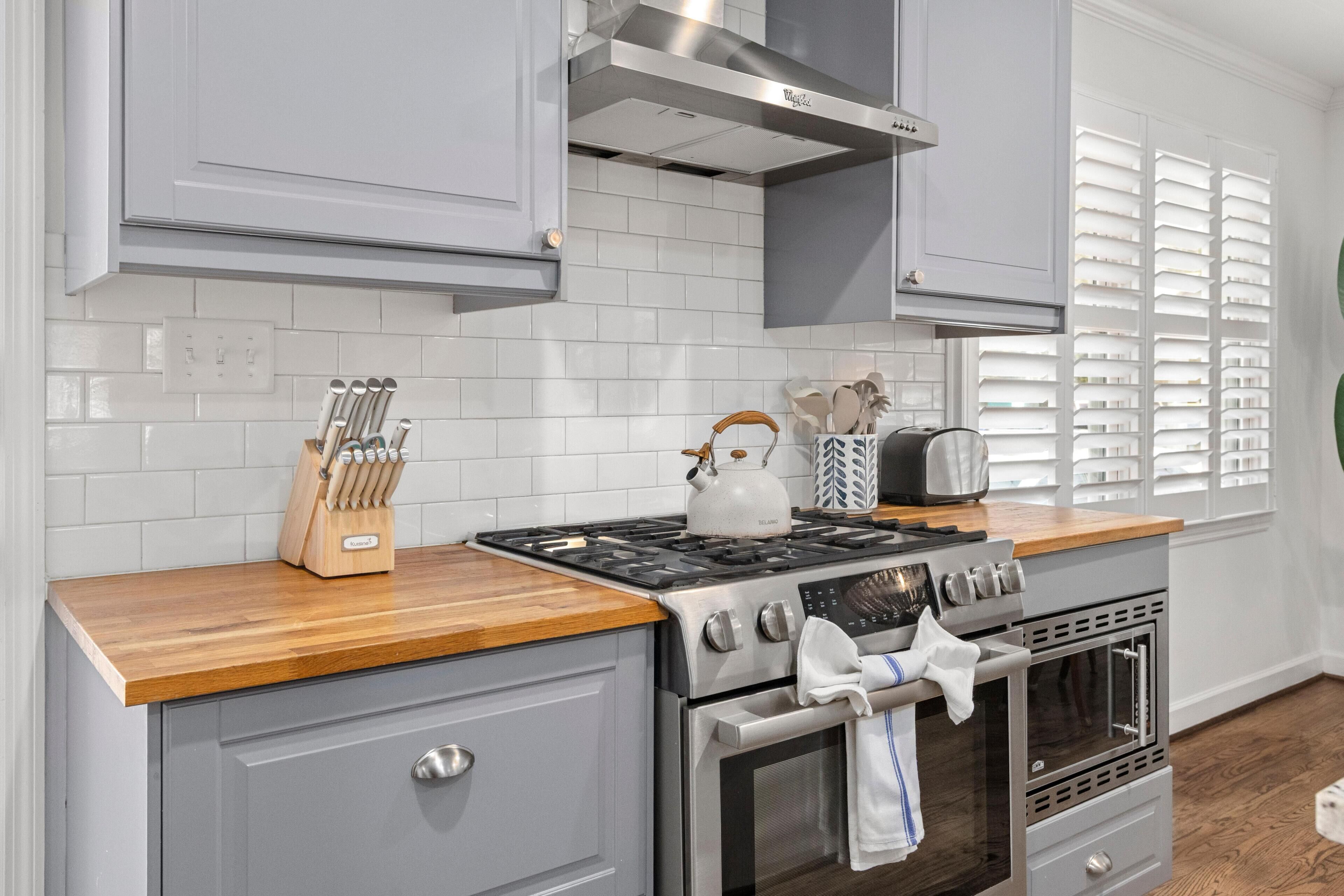House, Multiple Beds (Old Village Palmetto- Pet Friendly) | Private kitchen