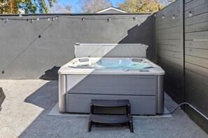 單棟房屋, 多張床 (Suite Magnolia II, Hot Tub & Pet Frie) | 室外 SPA 浴池
