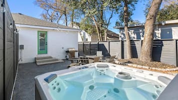 Hus, flere senger (Suite Magnolia II, Hot Tub & Pet Frie) | Terrasse/patio