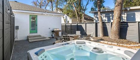 House, Multiple Beds (Suite Magnolia II, Hot Tub & Pet Frie) | Terrace/patio