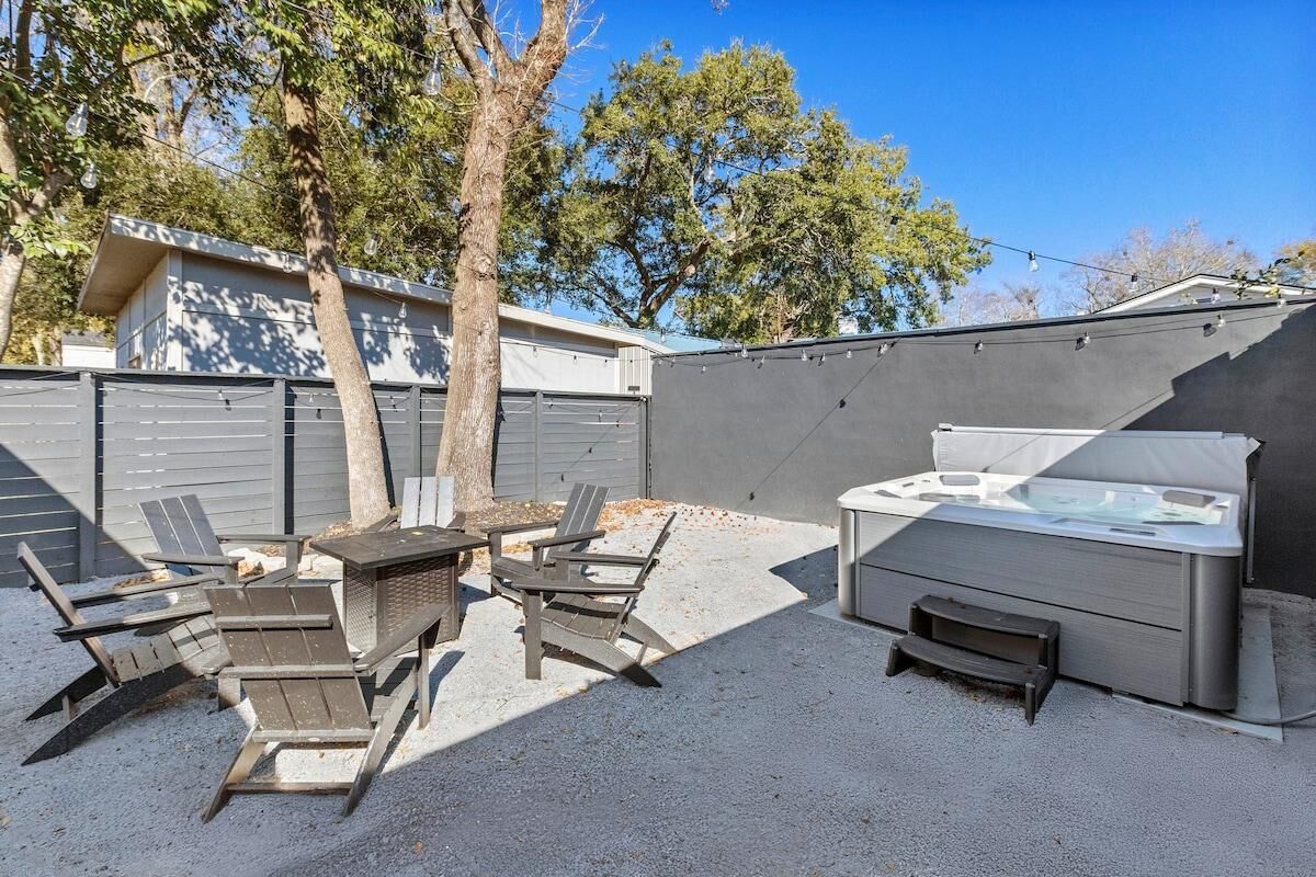 House, Multiple Beds (Suite Magnolia II, Hot Tub & Pet Frie) | Terrace/patio