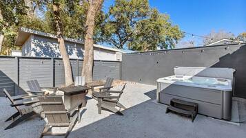 House, Multiple Beds (Suite Magnolia II, Hot Tub & Pet Frie) | Terrace/patio