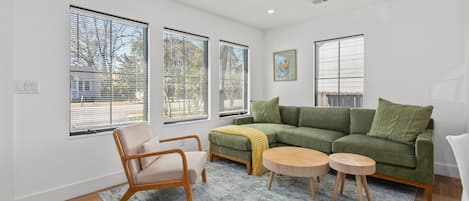Maison, plusieurs lits (Suite Magnolia II, Hot Tub & Pet Frie) | Coin séjour