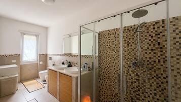 Shower, jetted bath, hair dryer, bidet
