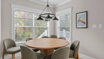 House, Multiple Beds (Beach Belle- Pet Friendly- Luxury Edi) | Dining