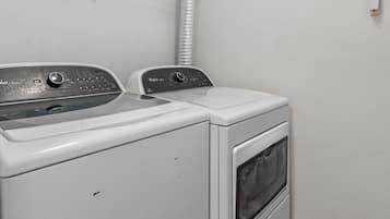 House, Multiple Beds (Bluemarsh Escape-Pet Friendly-8 mins ) | Interior