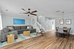 บ้านพัก, หลายเตียง (Bluemarsh Escape-Pet Friendly-8 mins ) | บริเวณนั่งเล่น