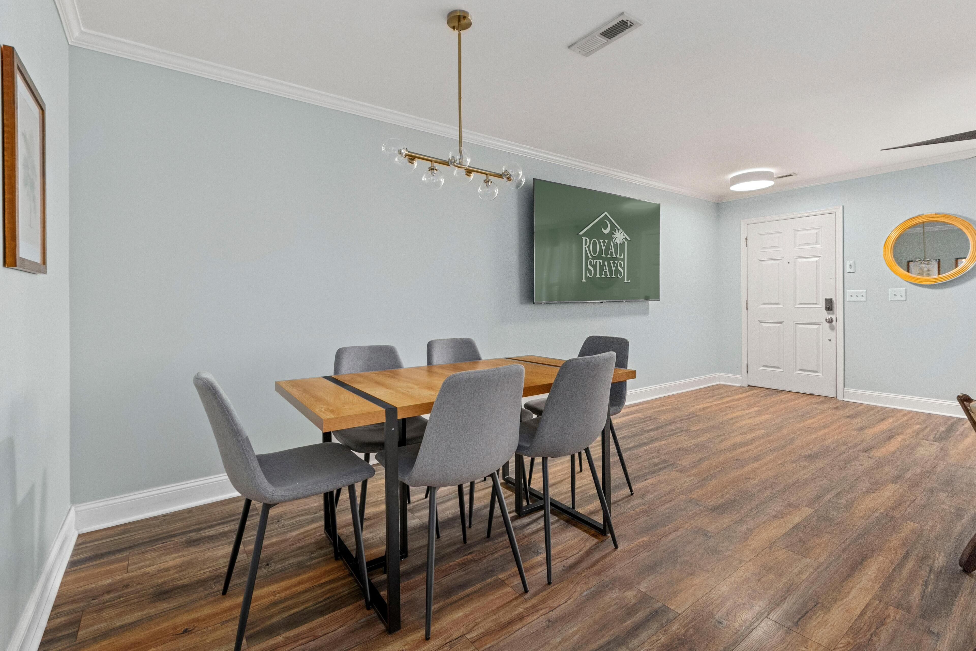 House, Multiple Beds (Bluemarsh Escape-Pet Friendly-8 mins ) | Dining