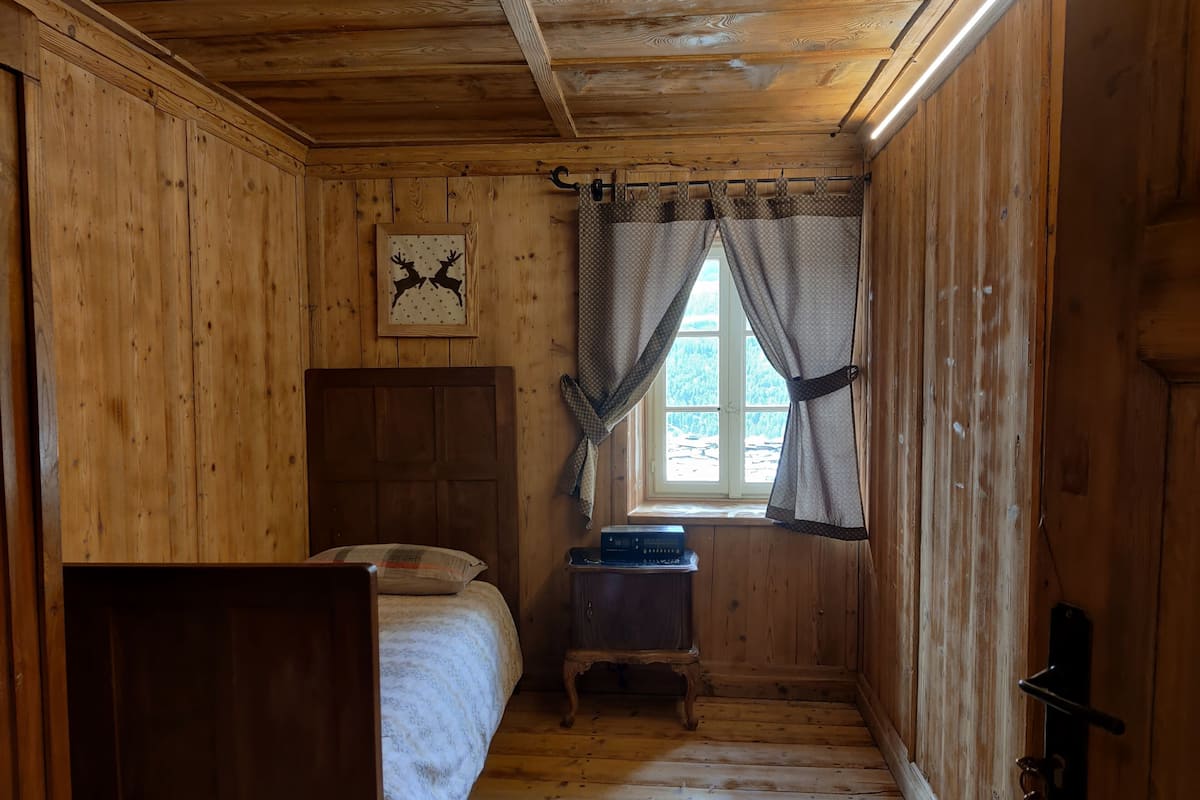 Single Room | WiFi (free), bed sheets