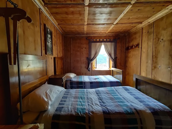 Habitación con 1 cama matrimonial o 2 individuales | Wifi gratis y ropa de cama