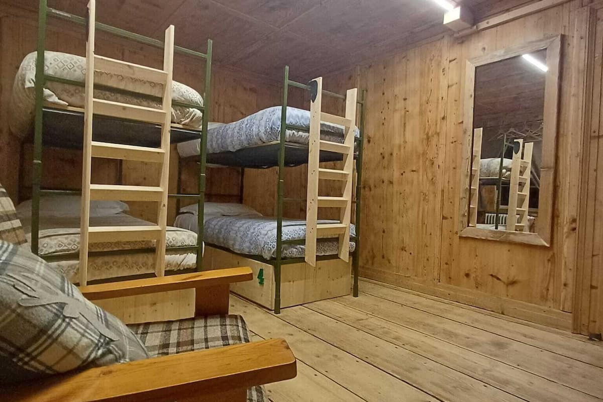 Room, Multiple Beds | WiFi (free), bed sheets