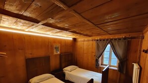 WiFi (free), bed sheets - Locanda Teggiate (Madesimo)