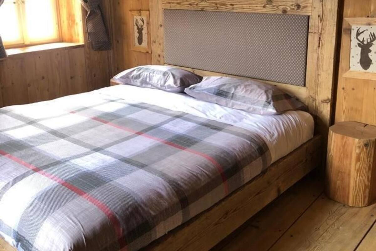 Double Room | WiFi (free), bed sheets
