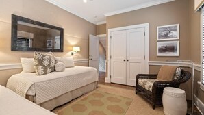 Casa, varias camas (East Hampton Village Beach House with)