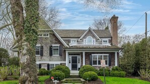 Casa, varias camas (East Hampton Village Beach House with) | Exterior