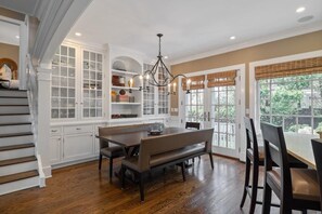 獨棟房屋, 多張床 (East Hampton Village Beach House with) | 用餐區