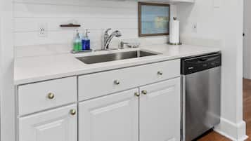 Cottage, 2 Queen Beds (Private Rifle Range Cottage -Near IOP) | Private kitchen