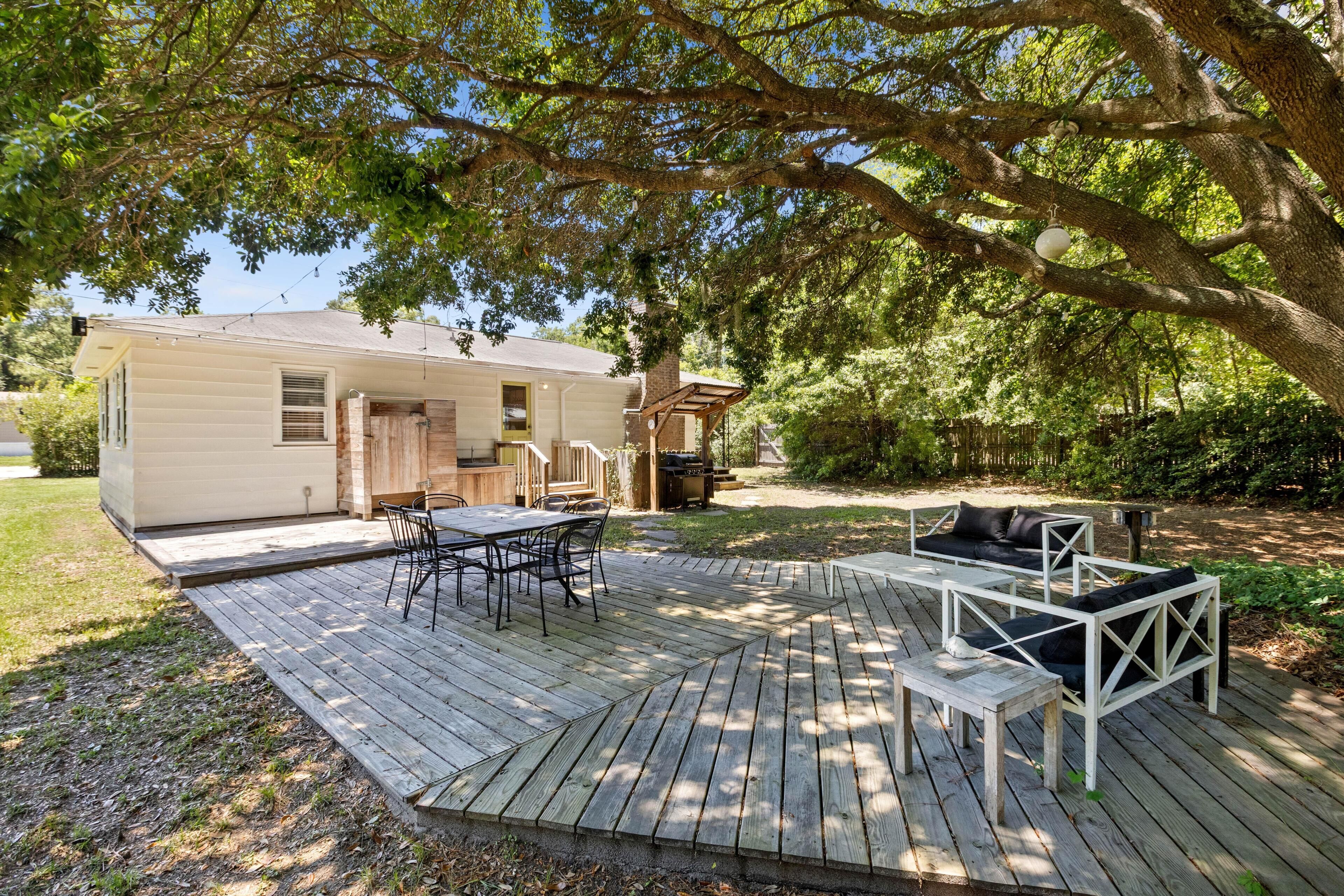 Cottage, 2 Queen Beds (Private Rifle Range Cottage -Near IOP) | Outdoor dining