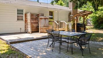 Cottage, 2 Queen Beds (Private Rifle Range Cottage -Near IOP) | Outdoor dining