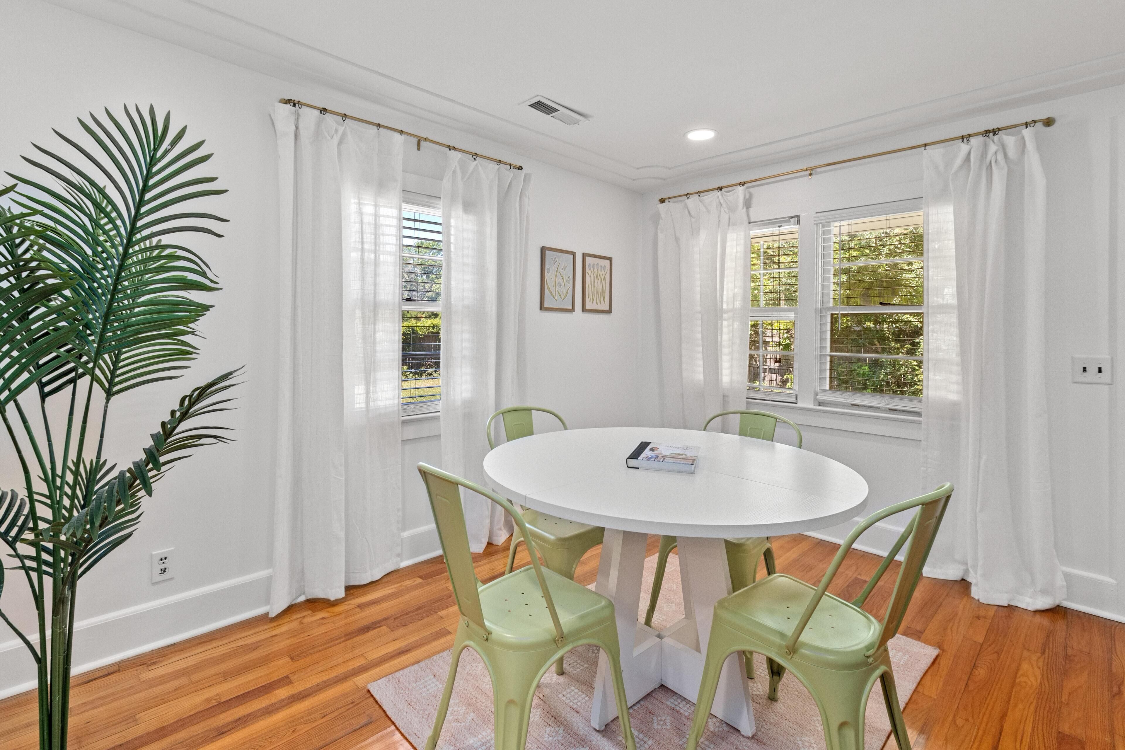 Cottage, 2 Queen Beds (Private Rifle Range Cottage -Near IOP) | Dining