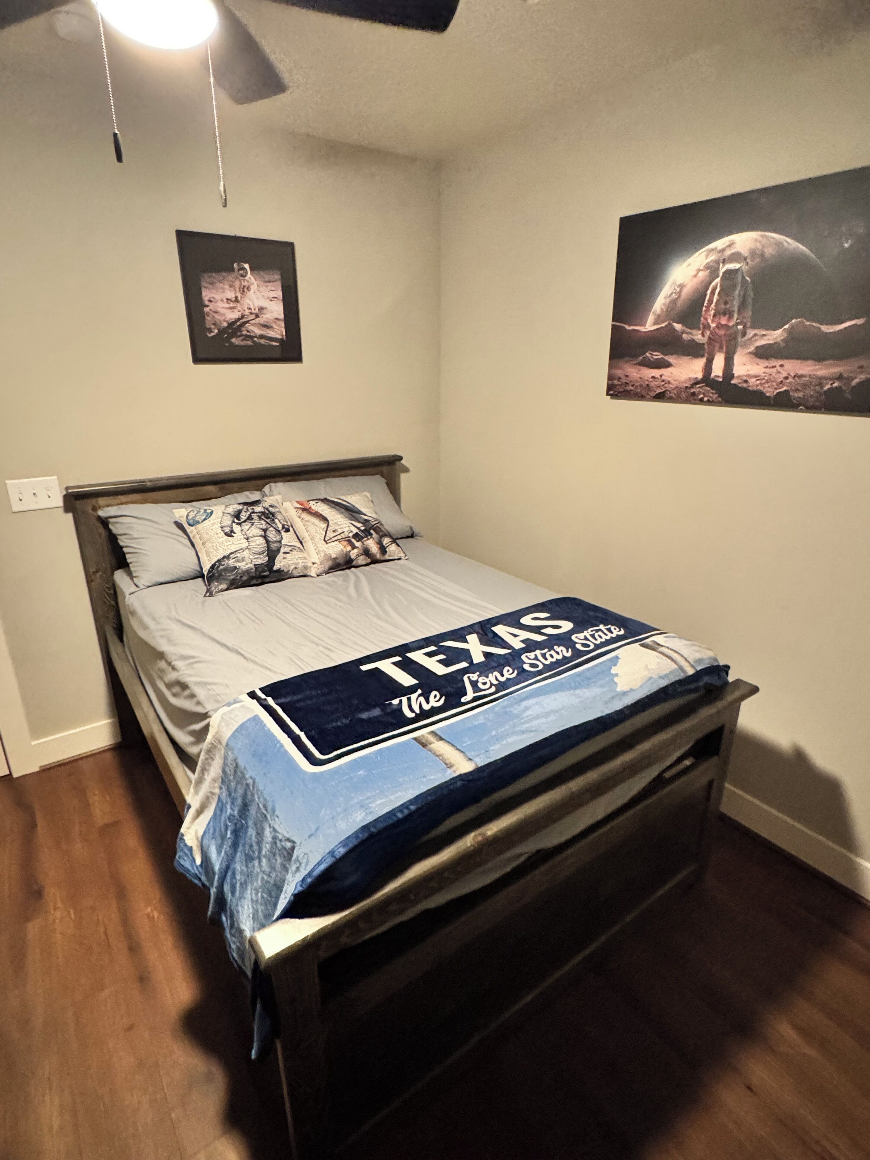 2 slaapkamers, een strijkplank/strijkijzer, wifi, beddengoed