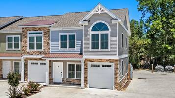 House, Multiple Beds (Pier View-Sleeps 10-Pets-Walk to Beac) | Exterior