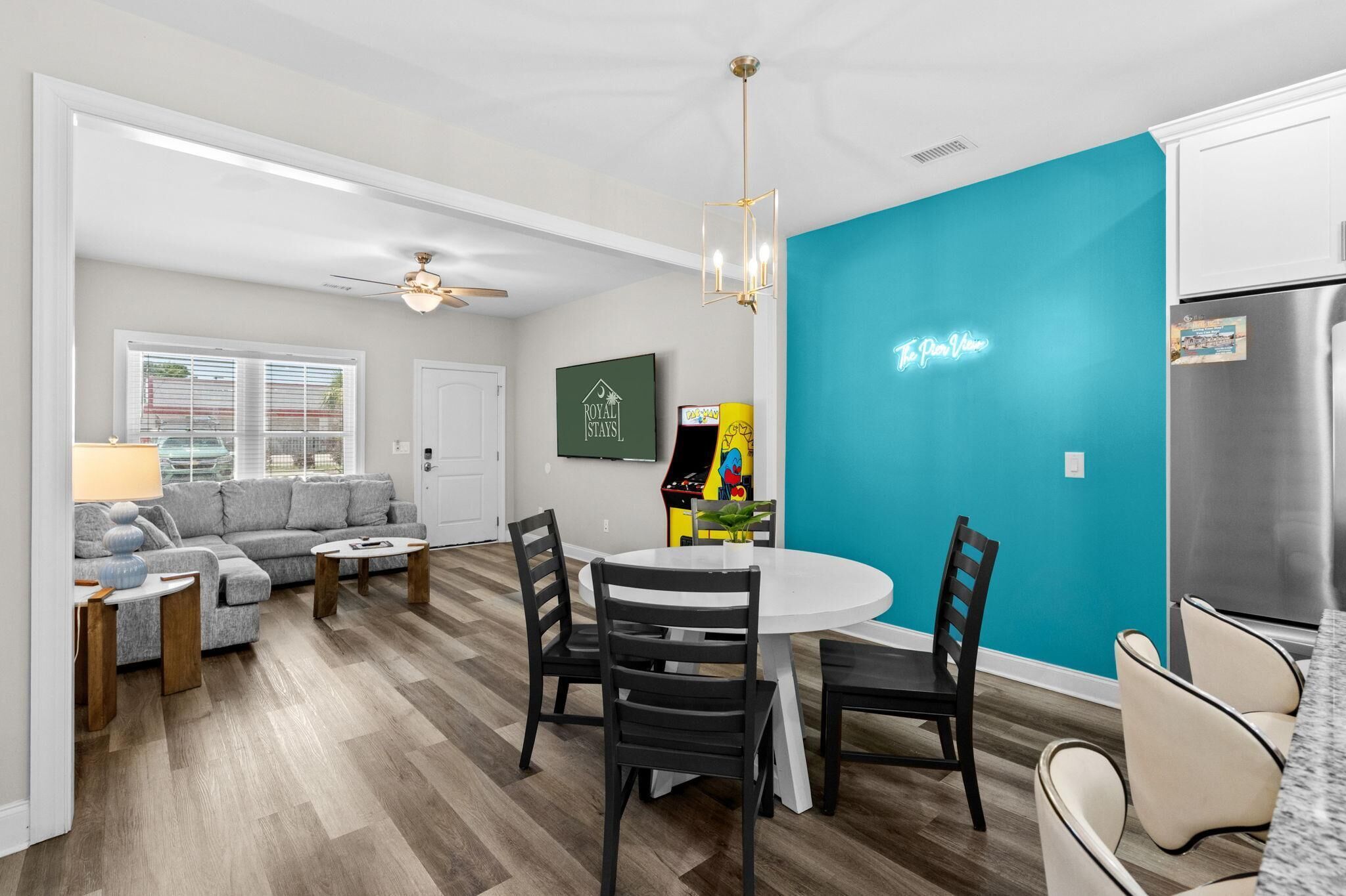 House, Multiple Beds (Pier View-Sleeps 10-Pets-Walk to Beac) | Dining