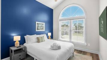 House, Multiple Beds (Pier View-Sleeps 10-Pets-Walk to Beac) | 3 bedrooms
