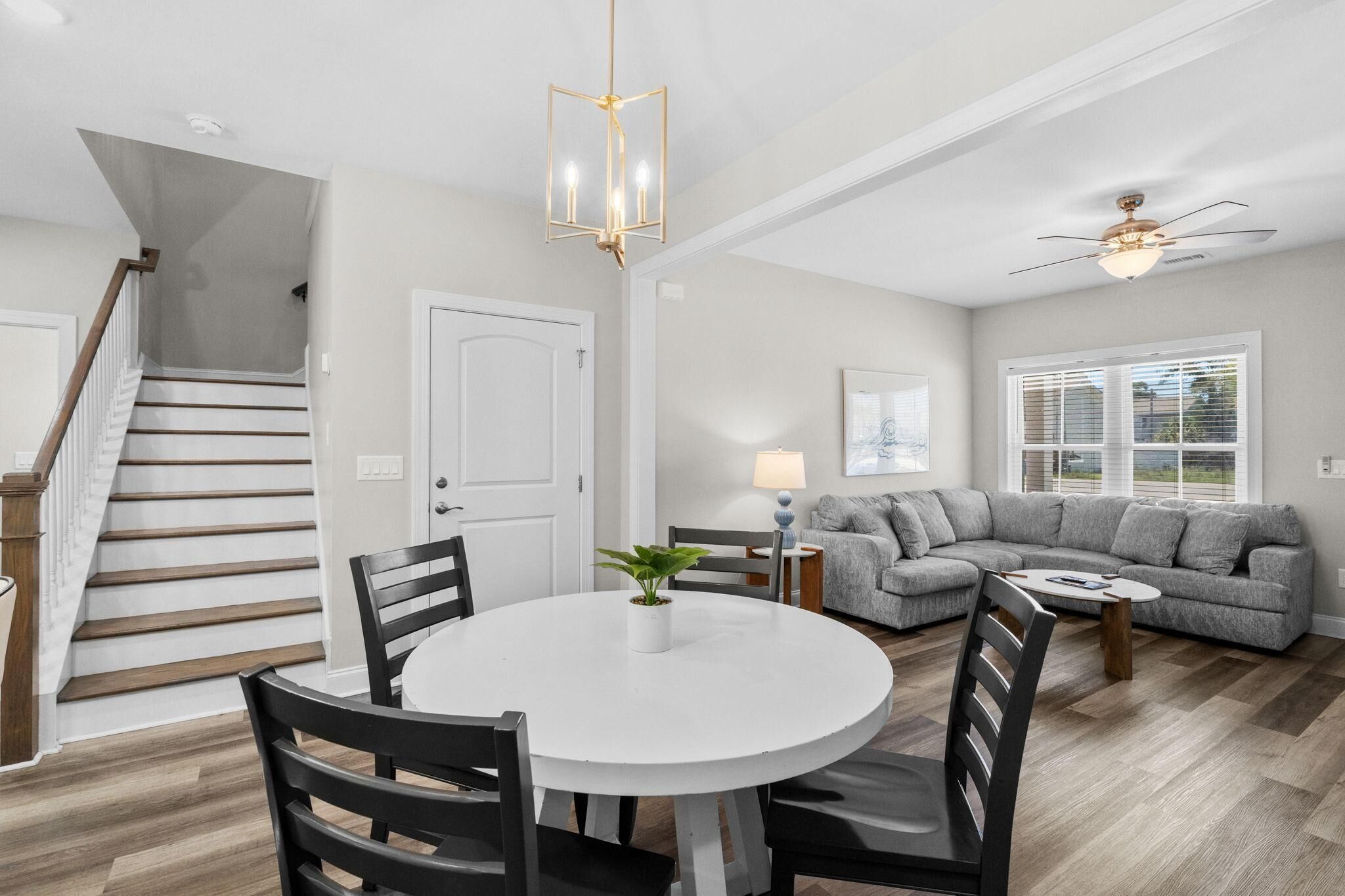 House, Multiple Beds (Pier View-Sleeps 10-Pets-Walk to Beac) | Interior