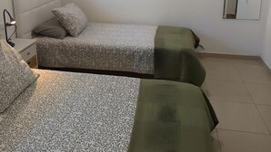 2 chambres, fer et planche à repasser, Wi-Fi, draps fournis