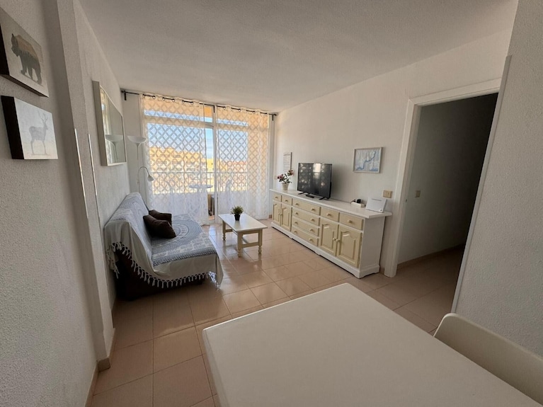 Apartamento Vacacional 'Alquilaencanarias-medano Lagos De' Con Vistas A La Montaña, Piscina Y Wi-fi - Tenerife