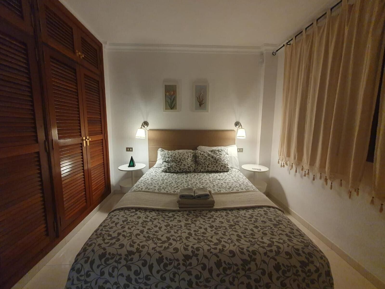 2 chambres, fer et planche à repasser, Wi-Fi, draps fournis