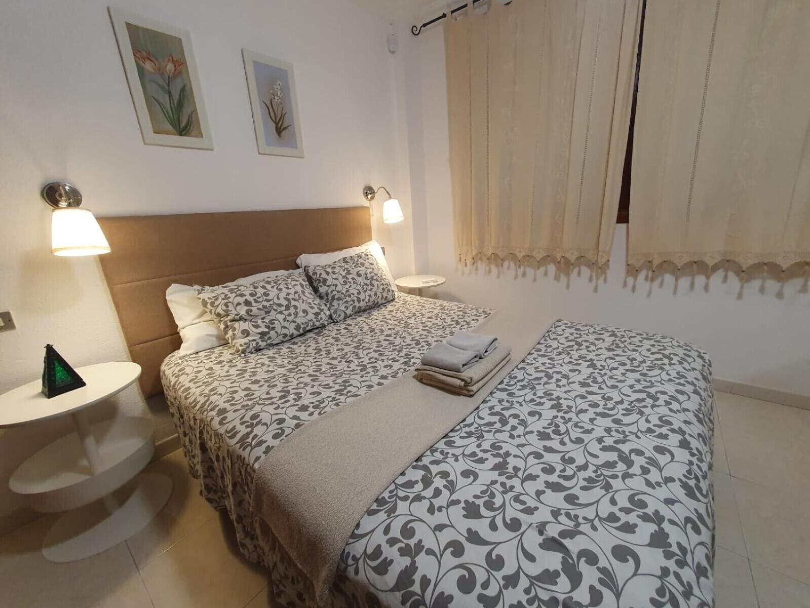2 chambres, fer et planche à repasser, Wi-Fi, draps fournis