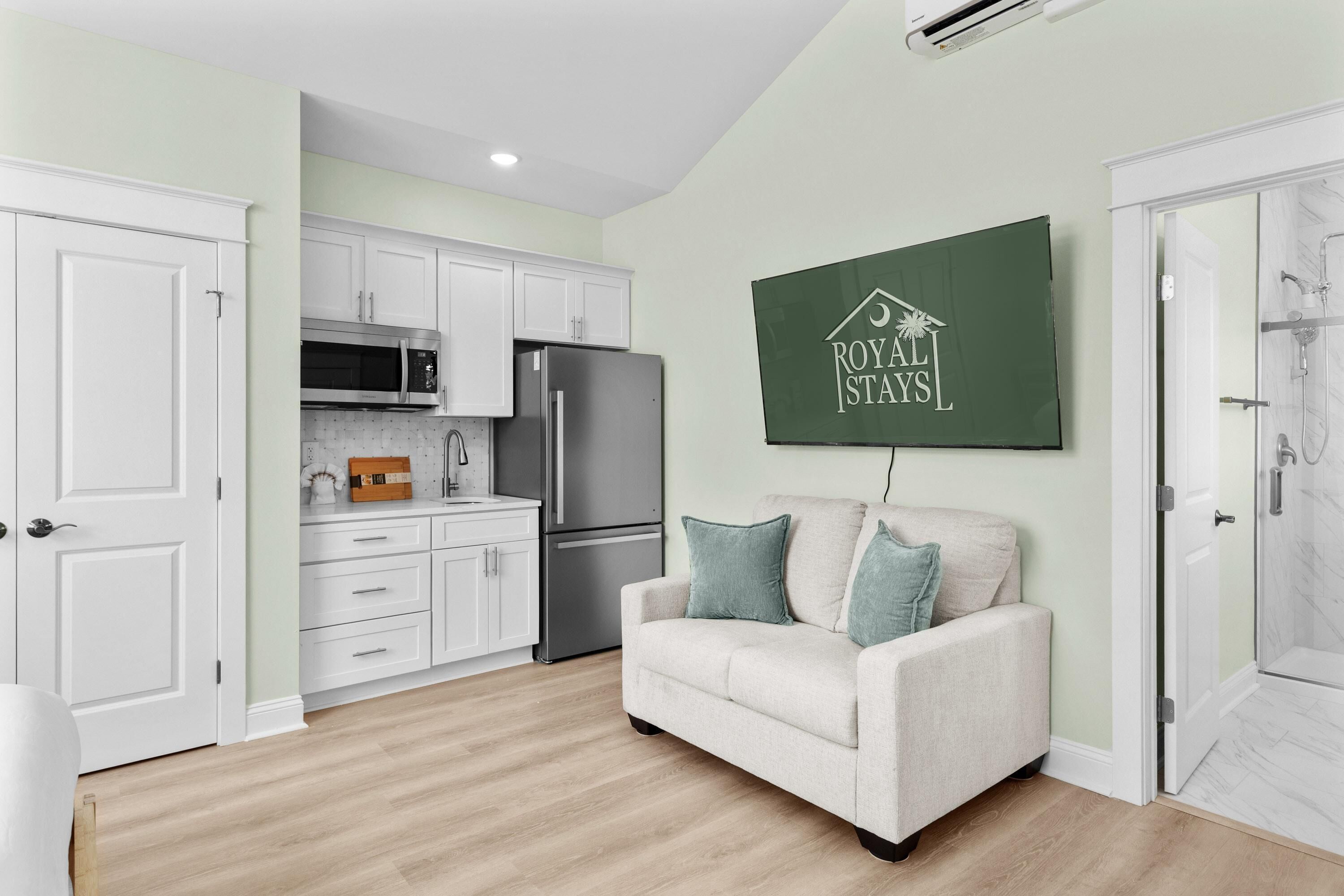 Condo, 1 King Bed (Azure Costa Suite - Beach & Boardwalk) | Living area