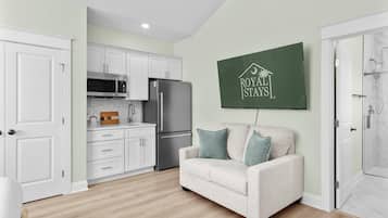Condo, 1 King Bed (Azure Costa Suite - Beach & Boardwalk) | Living area