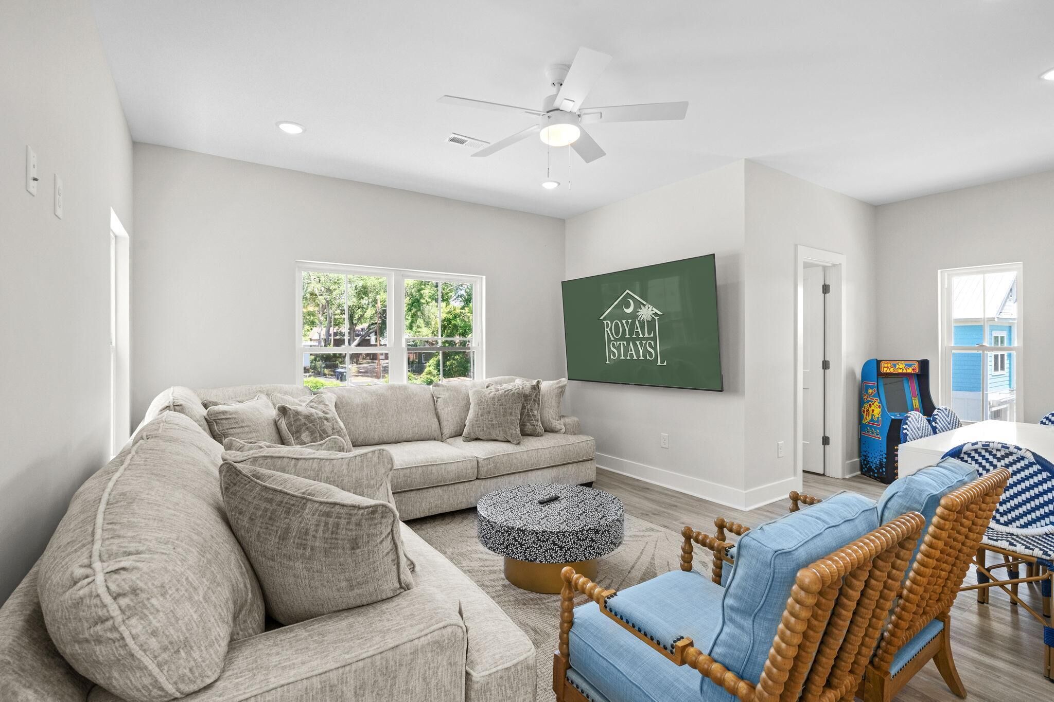House, Multiple Beds (Blue Horizon-2.5 Blocks to Ocean-Pet ) | Living area