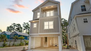 Maison, plusieurs lits (Blue Horizon-3 Blocks to Ocean-Pet) | Extérieur