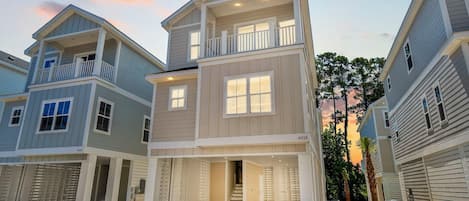 House, Multiple Beds (Boardwalk Bliss-2.5 Blocks to Ocean-P) | Exterior
